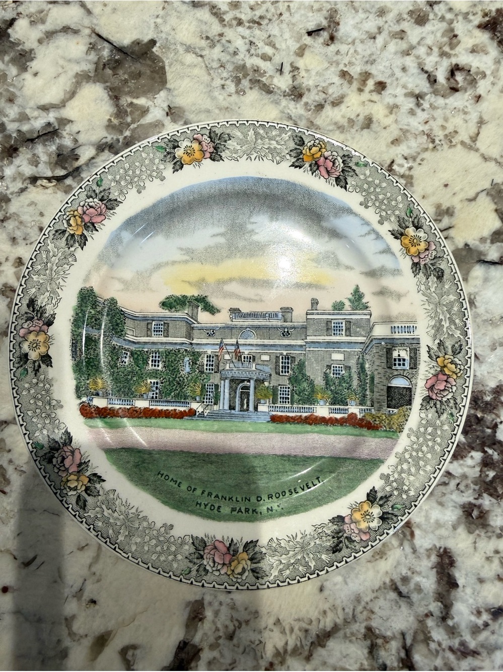 Staffershire Decorative Franklin D. Roosevelt Hyde Park Souvenir Plate